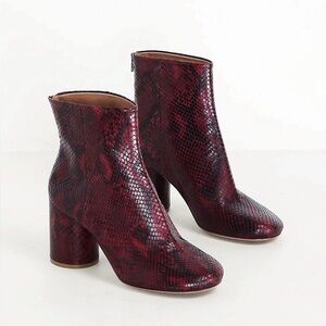 Maison Martin Margiela burgundy snakeskin boots sz 38